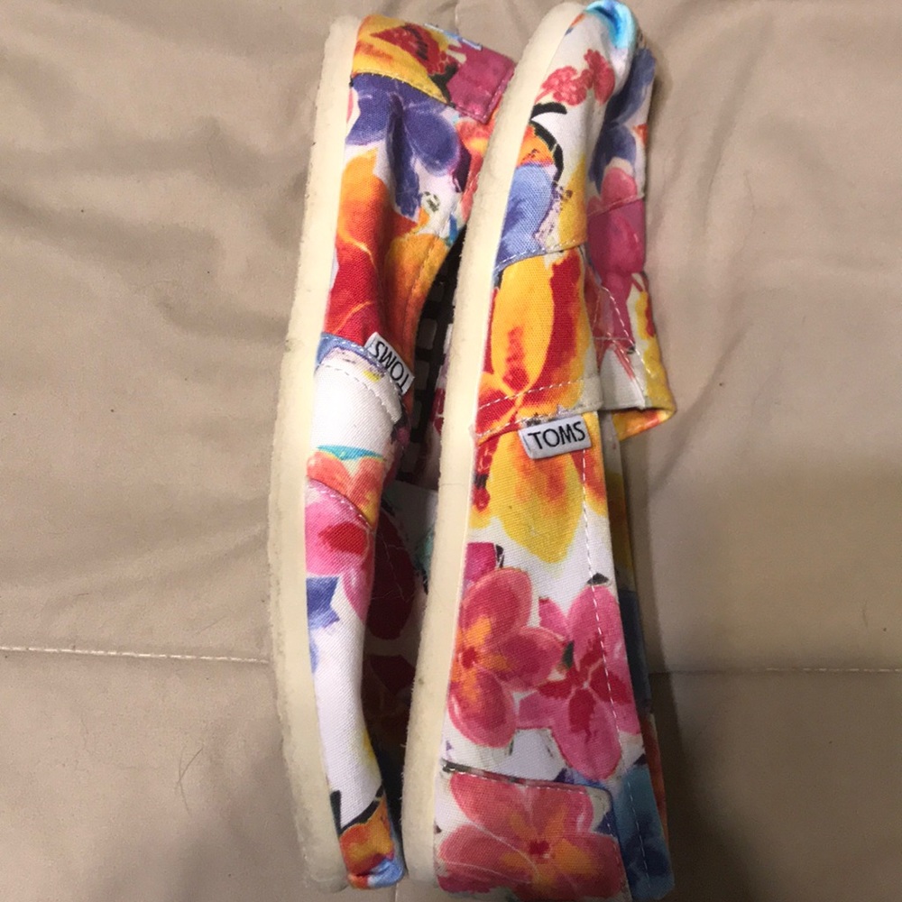Toms - Picture 6 of 6